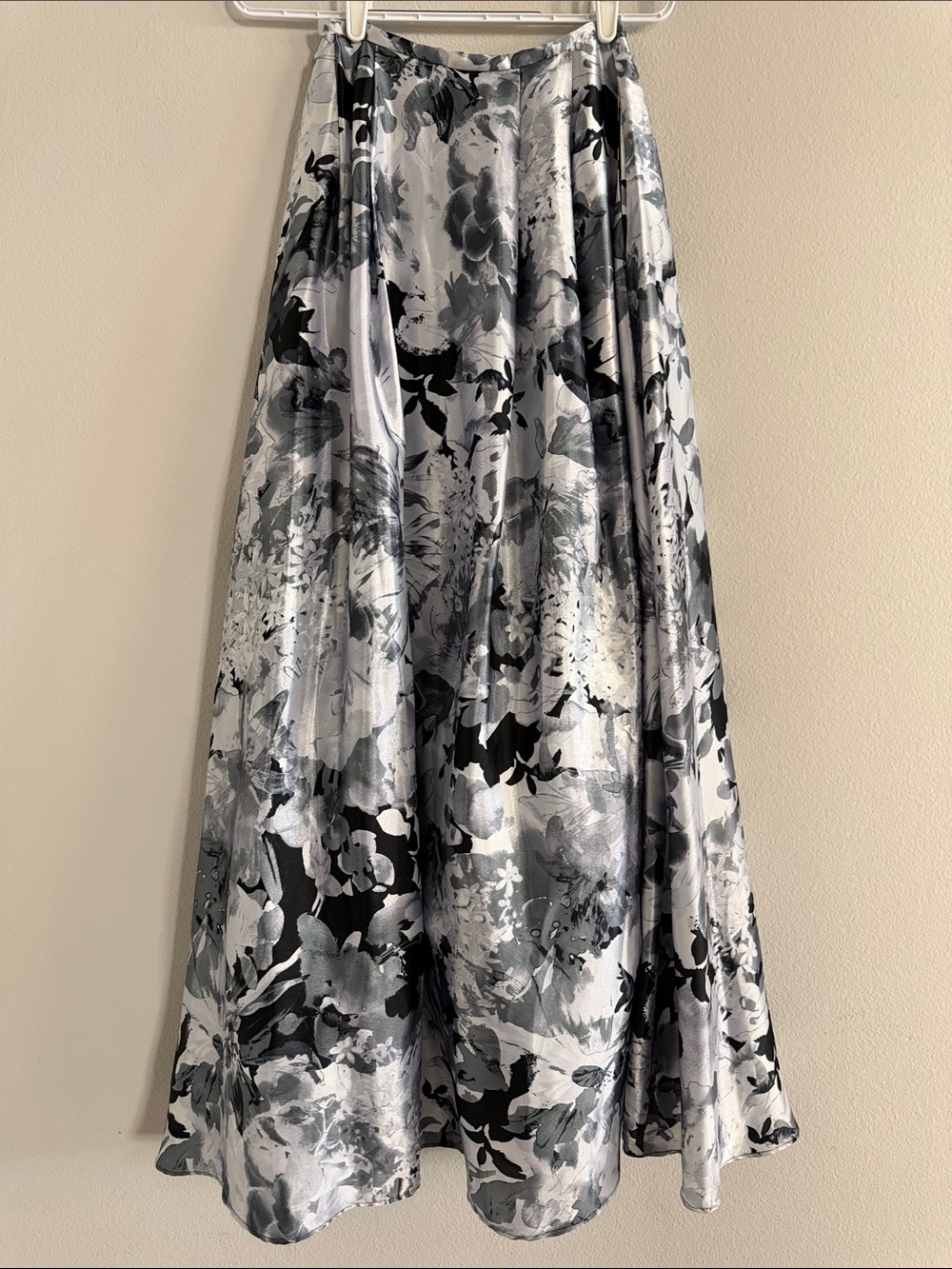 Floral A-Line Maxi Skirt in Black & Gray